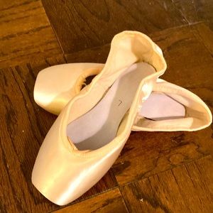 Suffolk solo prequel 5xxxN pointe shoes